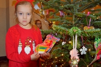 Pięknie ustrojoną przez przedszkolaków choinkę można już zobaczyć w Urzędzie Gminy.